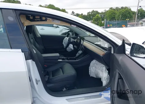 2019 Tesla Model 3 Long Range/Mid Range/Standard Range/Standard Range Plus z USA, uszkodzony, nr VIN 5YJ3E1EA4KF326457